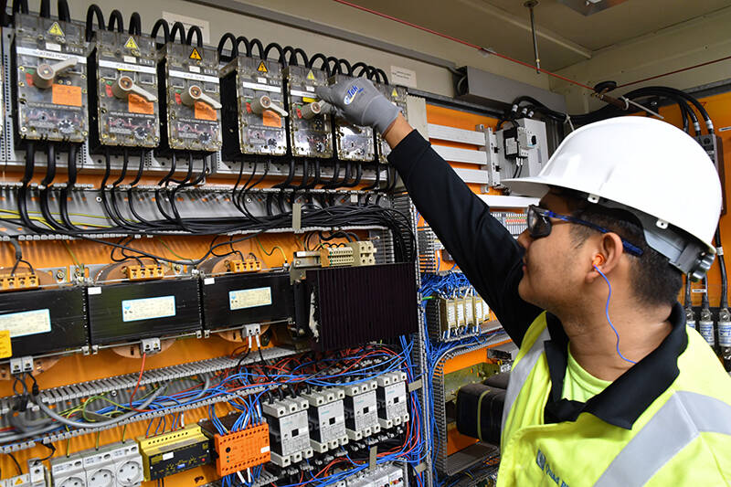 visual inspection and mechanical inspection during power up stage of commissioning